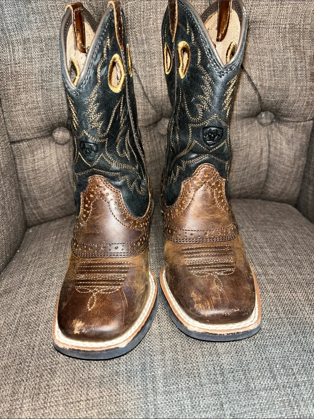 Ariat Brown Leather Western Cowboy Boots Black Shaft & square toe kids size 8